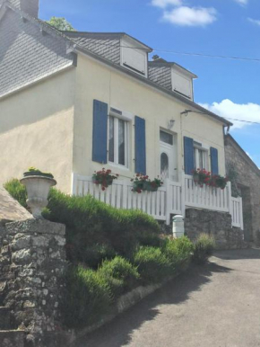 Maison confortable à Châteaulin avec jardin et terrasse.